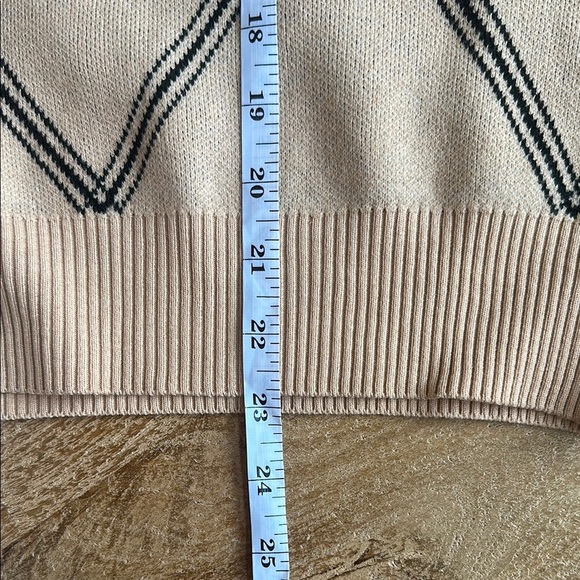 NWOT T Tahari Beige Argyle Sweater L - Picture 6 of 6